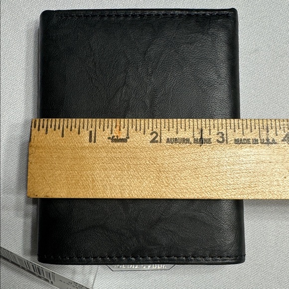 (2) NWT Rolf’s genuine leather tri-fold men’s wallets. 1 brown & 1 black - Picture 11 of 12